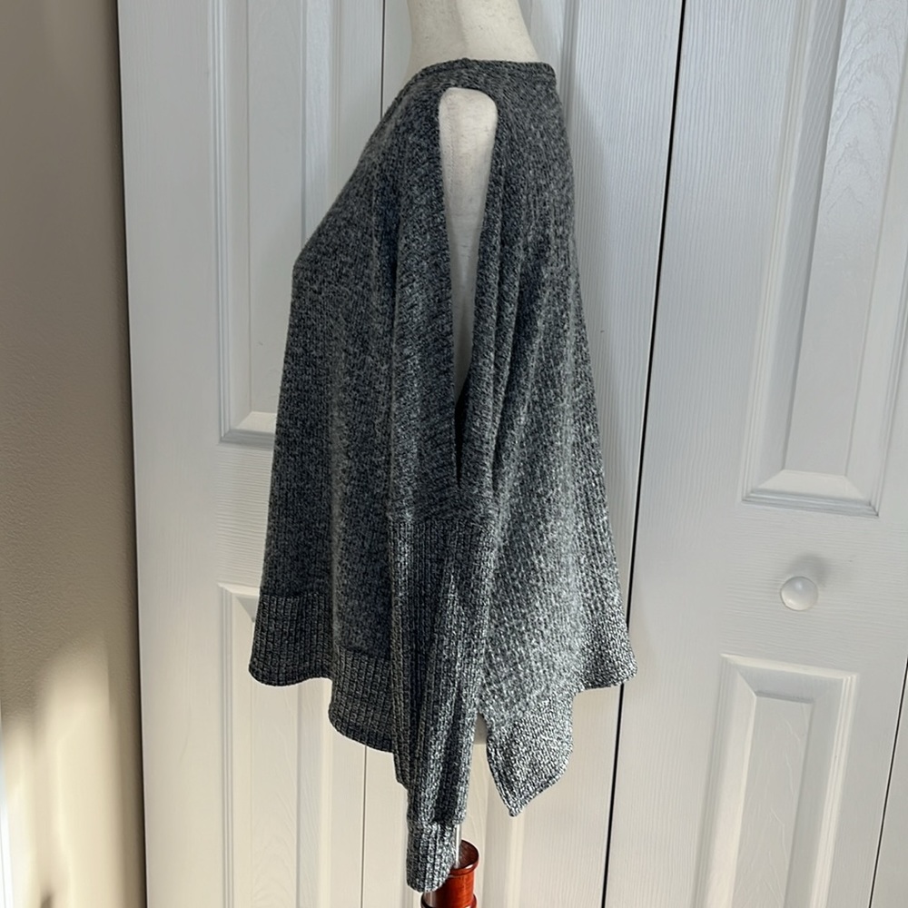 Hummingbird Sweater - Picture 2 of 8